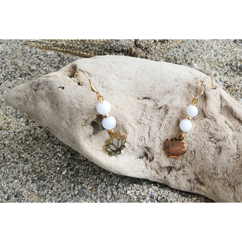 Boucles d'oreilles / FLEUR DE LOTUS / NACRE