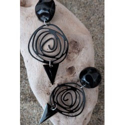 Clou d'oreille noir